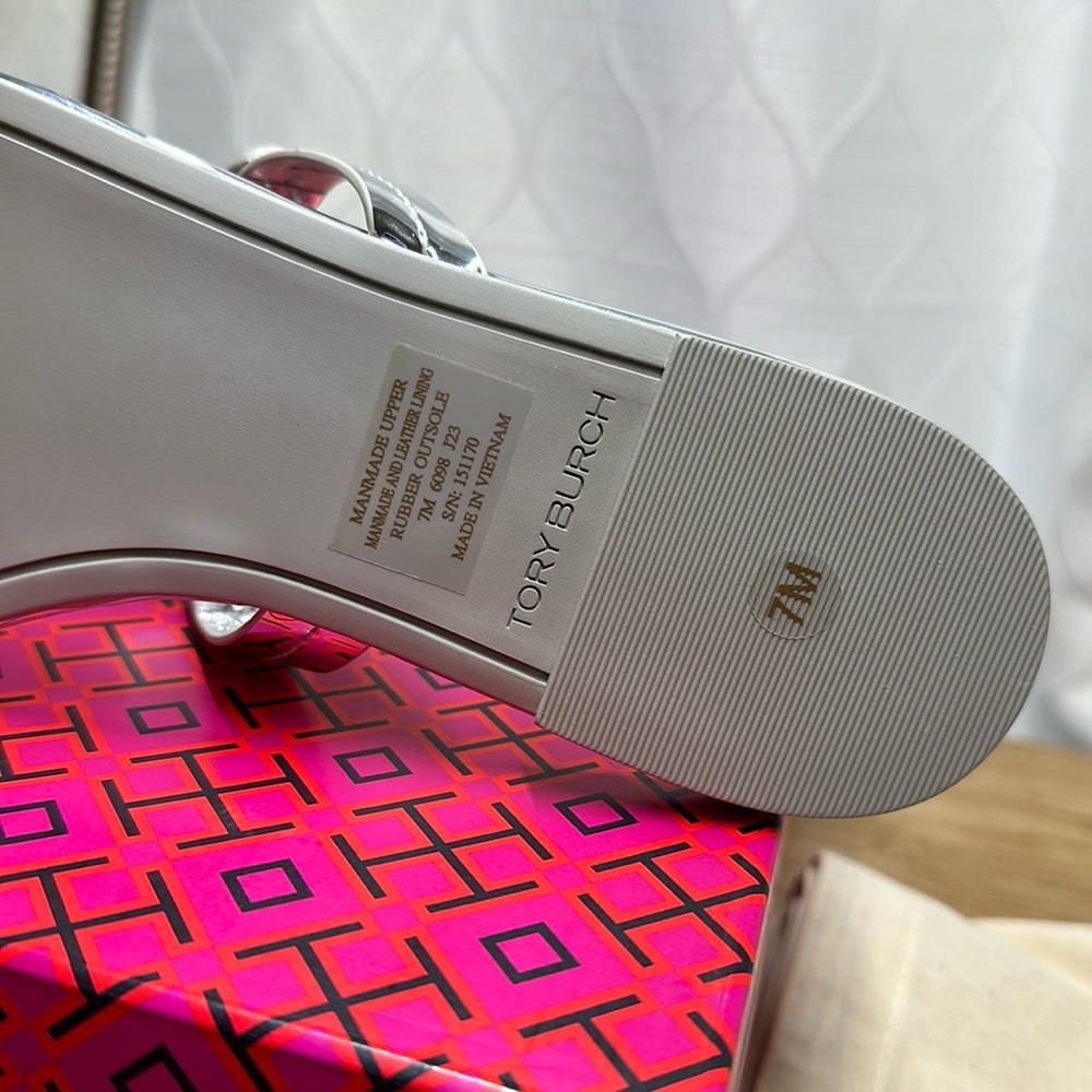 Tory Burch TB Miller Metallic Sandals Argento Mirror Silver Logo Thong . - Picture 3 of 6
